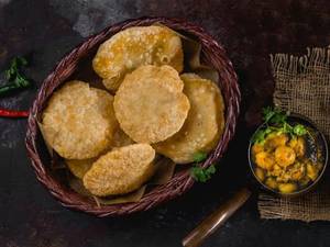 Radhaballavi (3pcs) With Aloo Dum