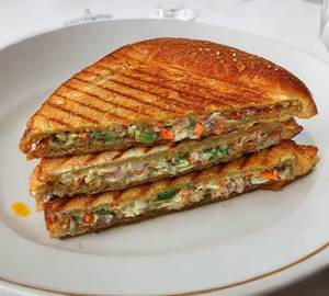 Salad toast sandwich cheese mionies