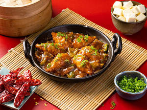 Chilli Paneer Momos (6 Pcs)