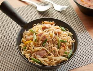 Chicken Stir-fried Hakka Noodles