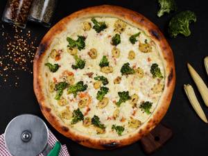 Baby Corn and Broccoli Pizza