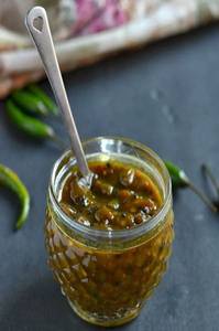 Puli Milaigai Pickle (300gm)()