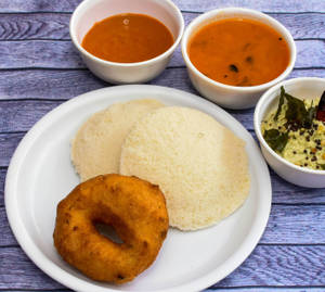 2 Idli + 1 Vada