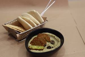 Hummus Beiruti With Falafel (4pcs)