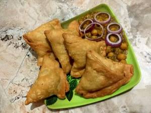 Samosa With Chole