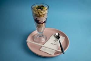 Muesli Nuts & Yogurt Parfait