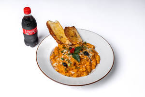 Pasta + Garlic Bread + Cold Drink