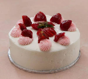 Strawberry Eggless Cake (500 gms)
