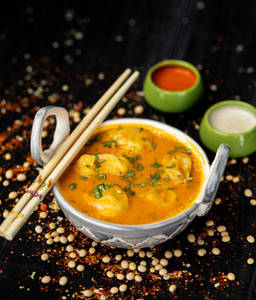 Veg Jhol Momos (8 Pcs)
