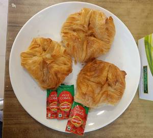 Egg Puffs (3 Pcs)