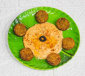 Spicy Hummus With Falafel
