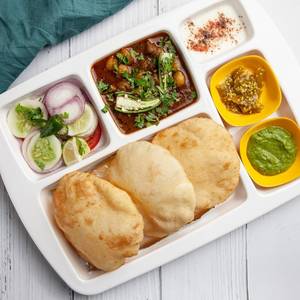 Amritsari Chole Bathure (2 Puri & Chole gravy)