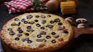 Lovers Bite Medium Pizza
