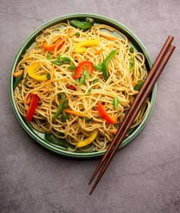 Veg Hakka Noodles