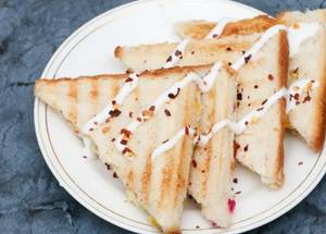 Veg Corn Cheese Sandwich (4 Pieces)