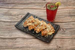 Pizza In Kulcha + Pink Lemonade