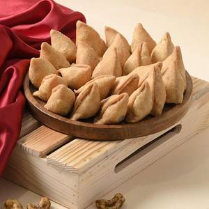 Kaju Samosa