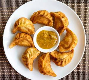 Simply chicken momos [fried] 6pcs