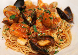 Spaghetti Alla Pescatora (spaghetti With Seafood)