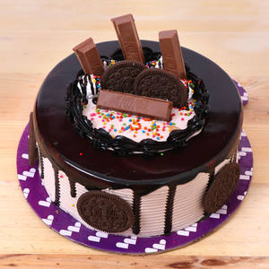 Chcolate Oreo Kitkat Cake