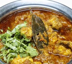 Kolapuri Chicken With Tawa Roti