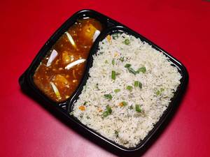 Veg Fried Rice With Chilli Paneer Gravy
