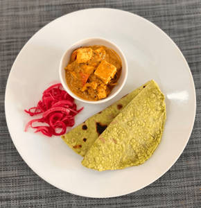 Kadai Paneer With Spinach Basil Chapati And Onion Salad