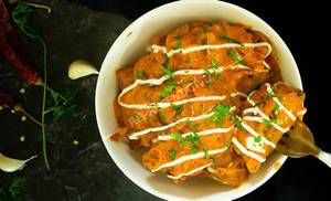 Gravy Paneer Momos