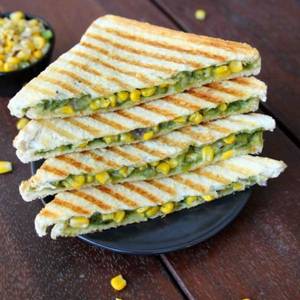 Corn And Capsicum Cheesy Sandwich