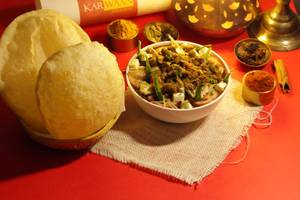 Chole Bhature [with 2 Bhature]