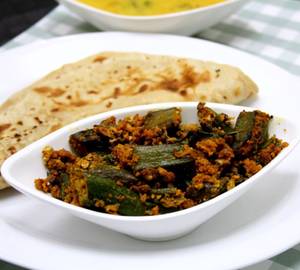 Bhindi masala and roti plate