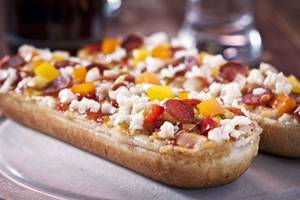 Italian chicken bun pizza