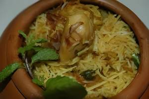 Chicken Handi Dum Biryani + Raita + Gravy + Onion 