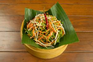 Juhu Gymkhanas Spicy Green Noodles
