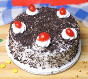 Eggless Black Forest Cake (1 Pound)