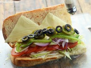 Veg Delight Sandwich With French Fries [ Reg ]