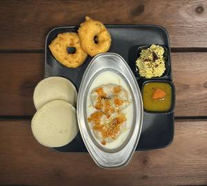 Idly (2 Pc) + Plain Vada (2 Pc) + Dahi Vada (2 Pc)