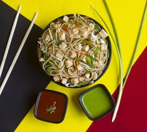 Paneer schezwan noodles