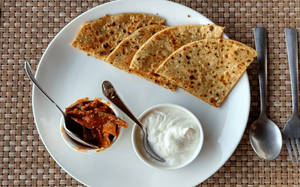 Gobhi Paratha With Butter & Pickle