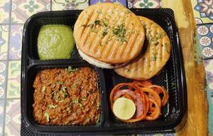 Pav Bhaji With salads 