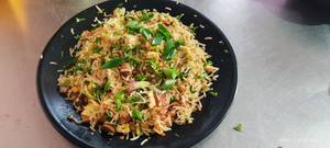 Mixed Veg Fried Rice with Special Schezwan Chutney [Serves 1]
