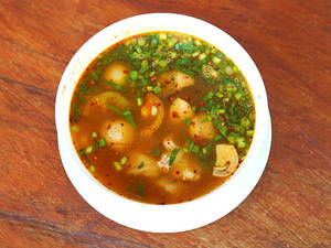 Veg hot and sour soup