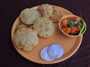 Aloo Tamater Sabji With 5 Poori