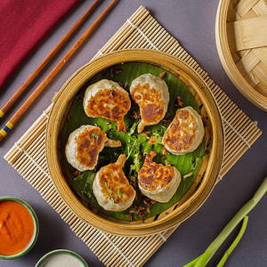 Paneer Pan Fried Momos (8 Pcs)