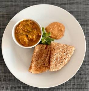 Chicken Curry Mini Meal With Multigrain Dosa Served With Palli Chutney