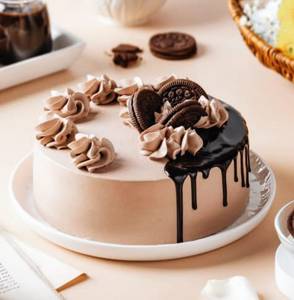 Creamy Oreo Truffle Cake
