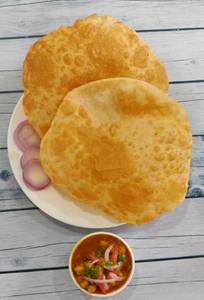 Chole Bhature (2 Pcs)