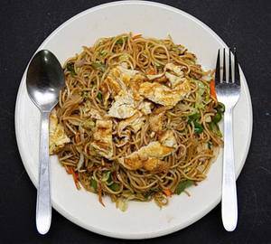 Egg Hakka Chowmein (N)[Serves 2]