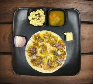 Butter Onion Masala Uttapam