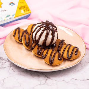 Ice Cream and Fudge Vanilla Mini Pancakes (8 Pieces)